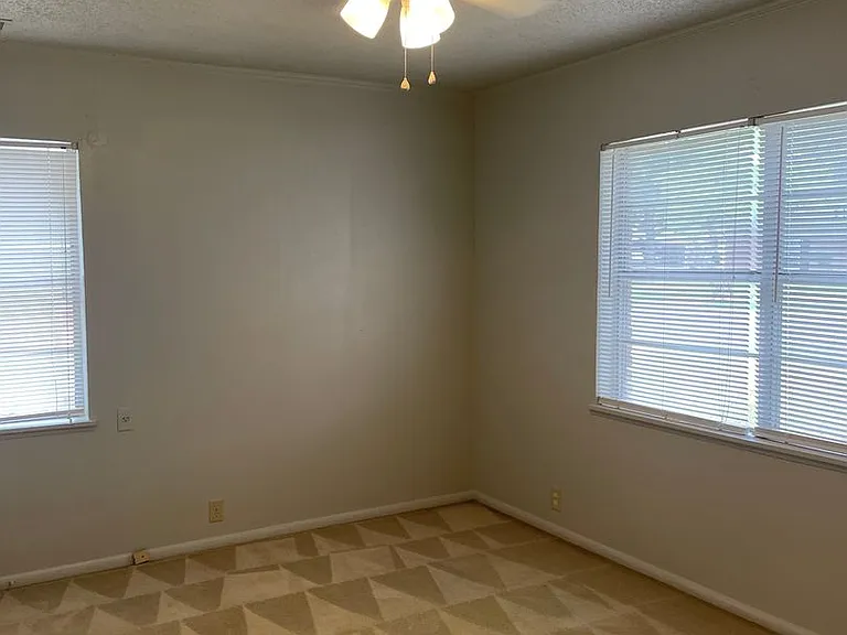 725 Elmwood Dr — Photo 11