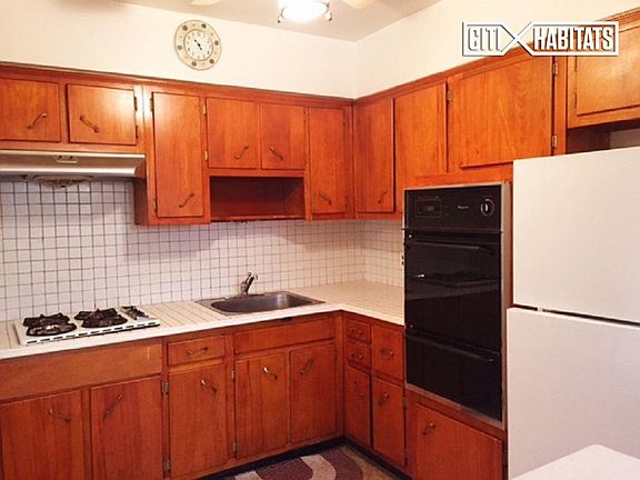 2nd image of 2171 Coleman St #2