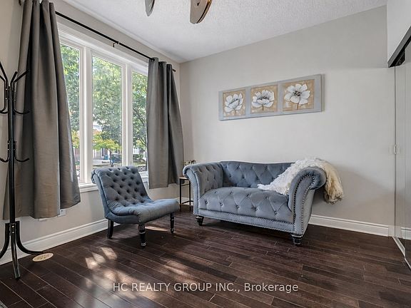 3rd image of 225 S Park Rd #Townhouse 6