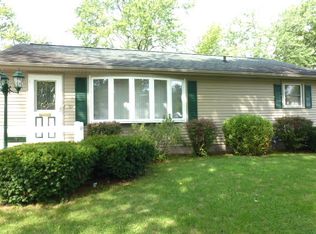 19 Crestview Dr, Decatur, IL 62521