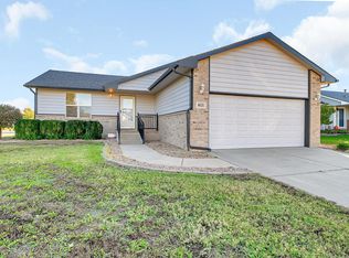 1621 E Winterset Cir, Goddard, KS 67052