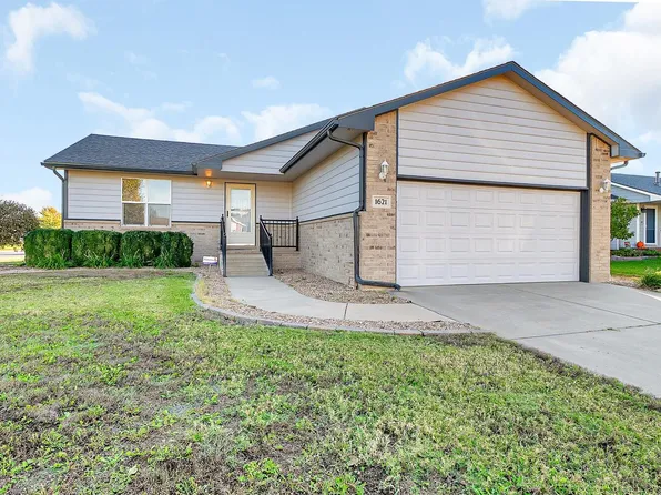 1621 E Winterset Cir, Goddard, KS 67052