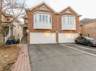 19 Castle Glen Cres #B, Ottawa, ON K2L 4G9