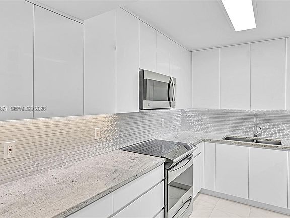 3rd image of 2500 Parkview Dr APT 1219