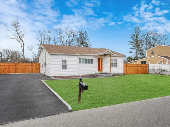 34 20th Avenue, Bay Shore, NY 11706