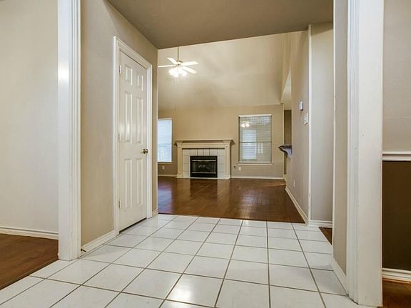 4th image of 2712 Holly Brook Ct