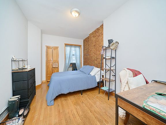 4th image of 333 W 43rd St APT 5A