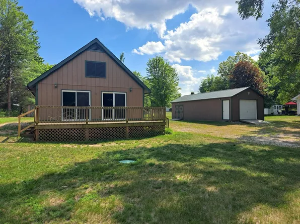 3030 Edgewood Dr, Clare, MI 48617