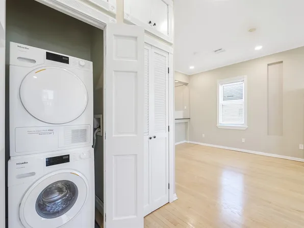 47 Carlton Avenue image 8 of 21