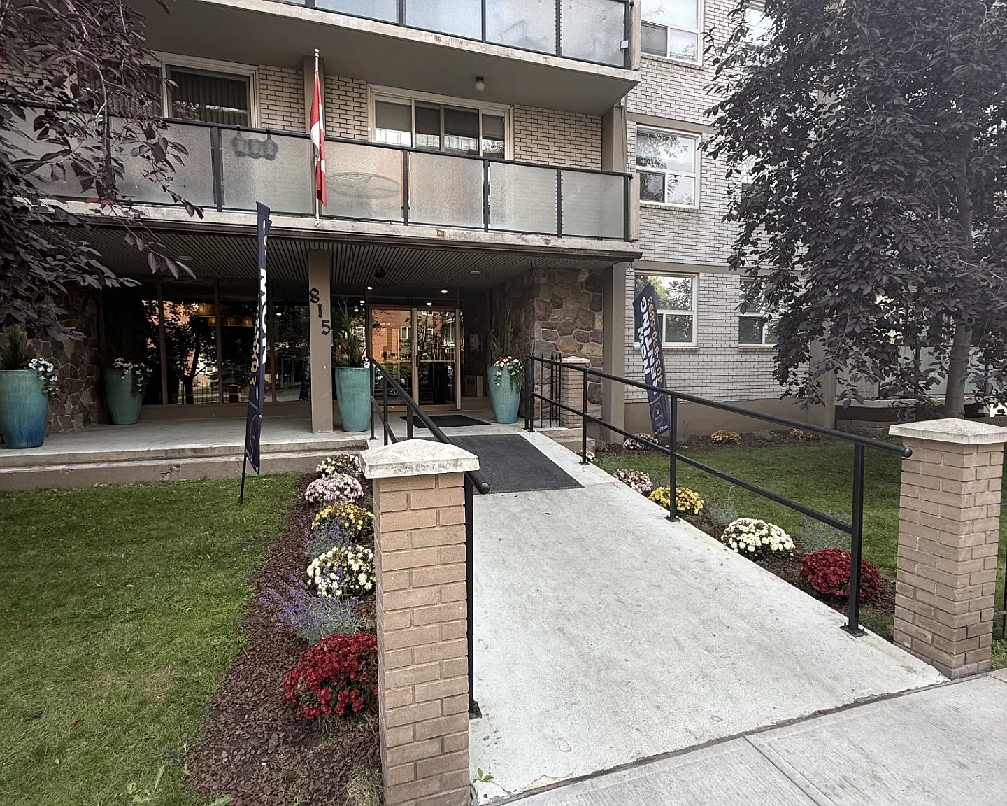 Granada Apartments — Photo 4