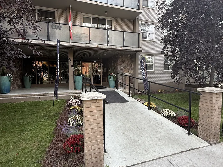 815 14th Ave SW — Photo 4