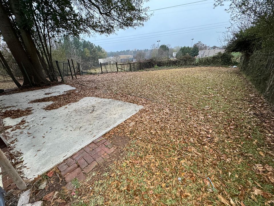 Private Back Yard. Monthly Yard Cutting included at no extra fee.