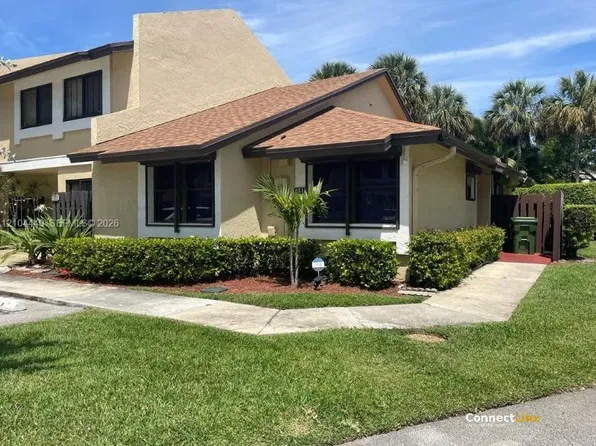 251 SW 96th Ter, Pembroke Pines, FL 33025