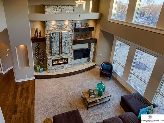3rd image of 19915 Logan Cir