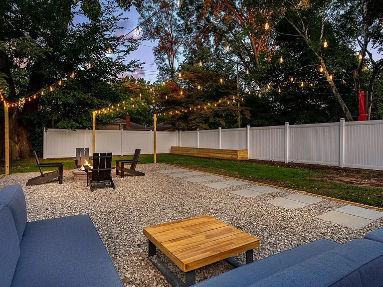 24300 Geneva Ave — Photo 35