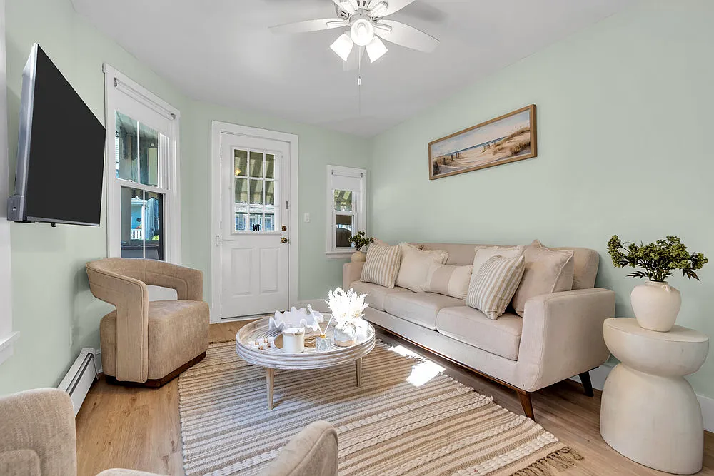 10 Abbott Ave — Photo 3