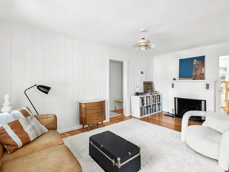 10 Spring Ln — Photo 3