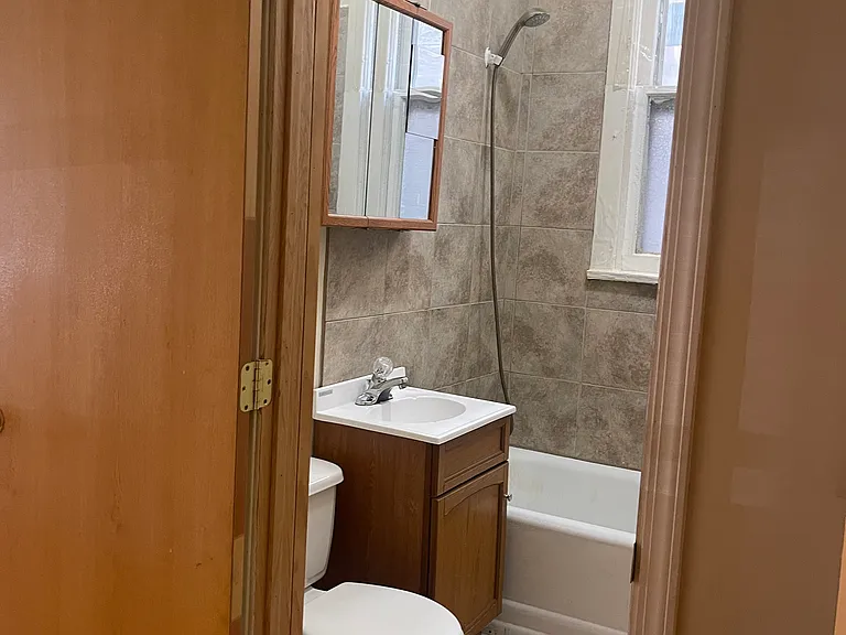 2446 N Marshfield Ave #1F — Photo 4