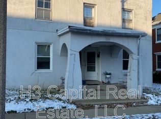 1413 9th St #4, Highland, IL