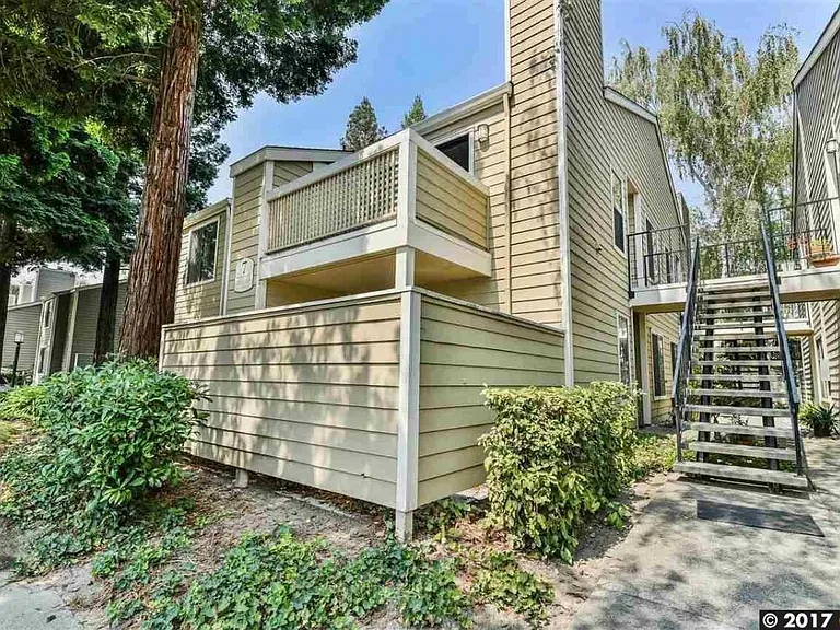 314 Eastridge Dr — Photo 1