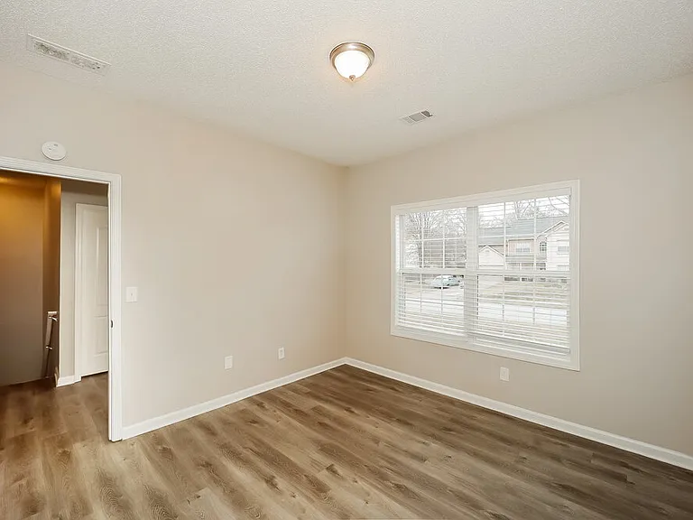 303 Tara Beach Ln — Photo 15