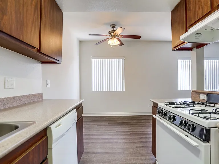 520 W. Wilson — Photo 10