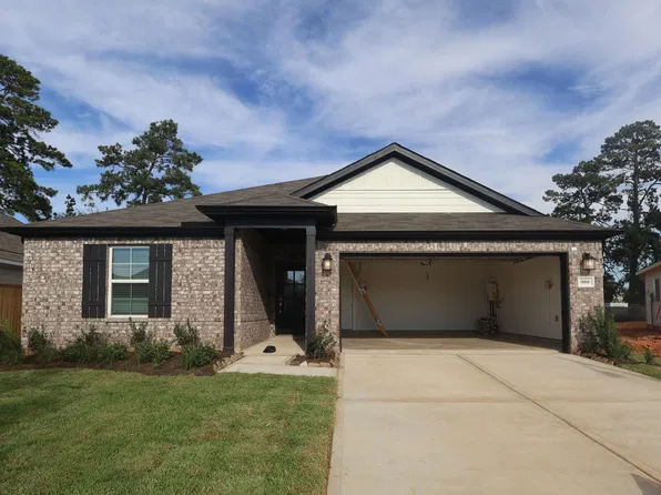 989 Garden Path Dr, Willis, TX 77378