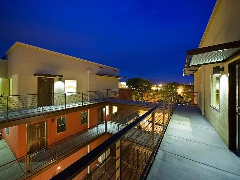 115ct - Bricklight Courtyard Apartments — Photo 9