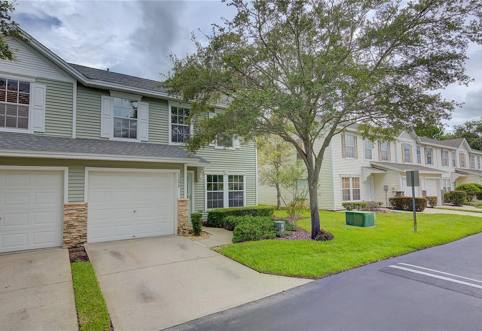 2 bed, 1.5 bath, 1271 sqft, $2,000 — Photo 2