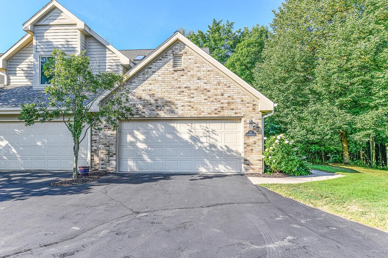N21W24393 Cumberland DRIVE UNIT 33N, Pewaukee, WI 53072 MLS 1853012