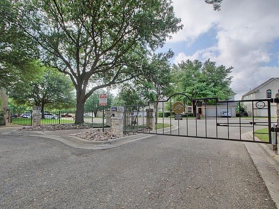 3rd image of 4004 Sable Oaks Dr