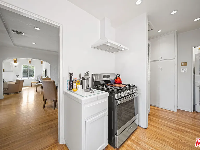 837 N Harper Ave — Photo 9