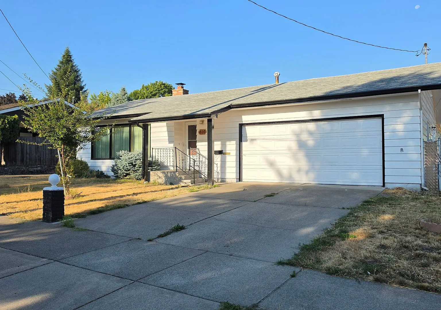 South side home near EOU — Photo 1