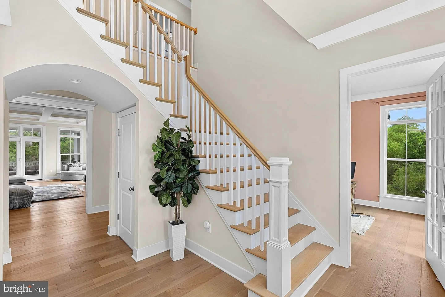 5 bed, 5.5 bath, 6537 sqft, $8,000 — Photo 2