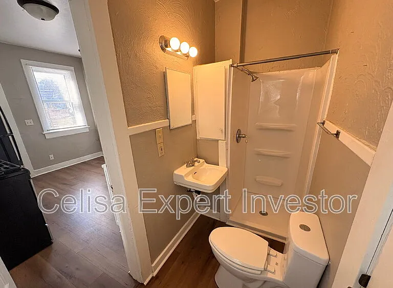 1441 Wall St — Photo 5