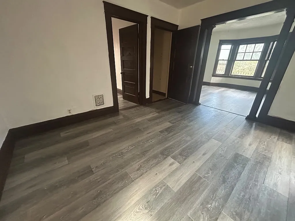 2 bed, 1000 sqft, $1,100 — Photo 3