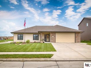 13907 Springview Dr, Papillion, NE 68133