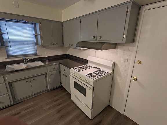 3rd image of 5823 W Montrose Ave #1N