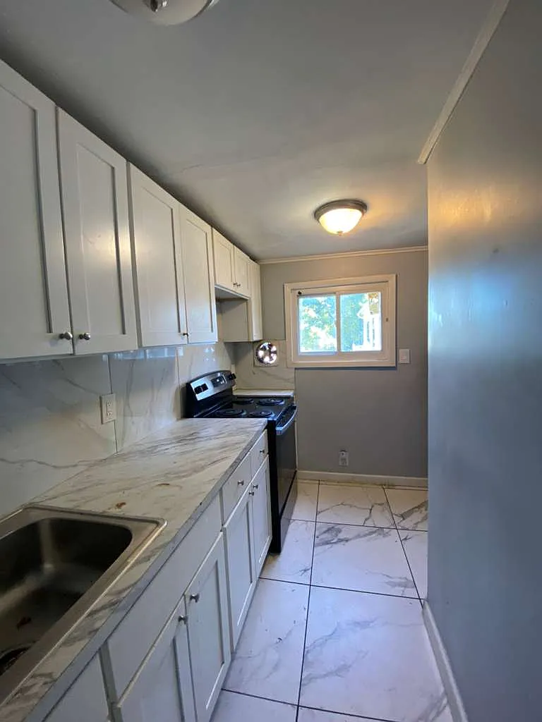 Building Photo - 80 Sedgwick Ave #3