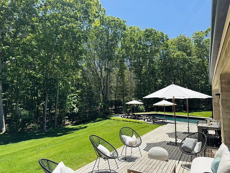 753 Edge Of Woods Rd — Photo 4