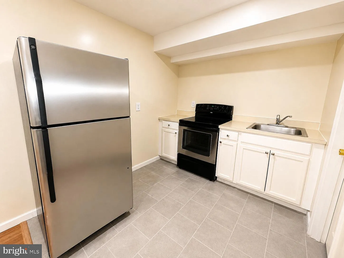 1 bed, 2333 sqft, $1,700 — Photo 4