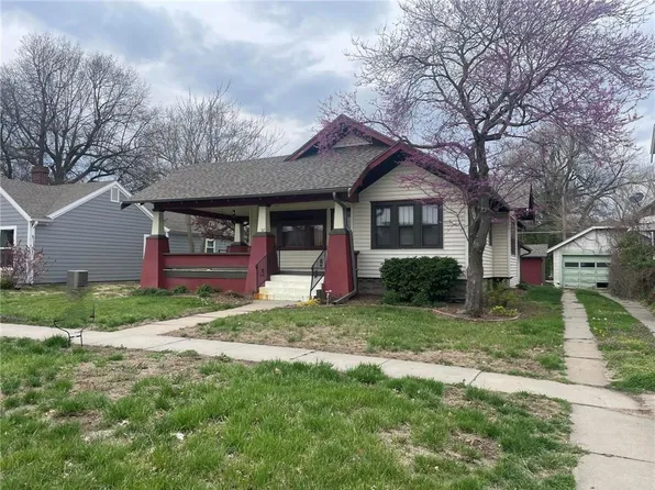 512 Delaware St, Hiawatha, KS 66434