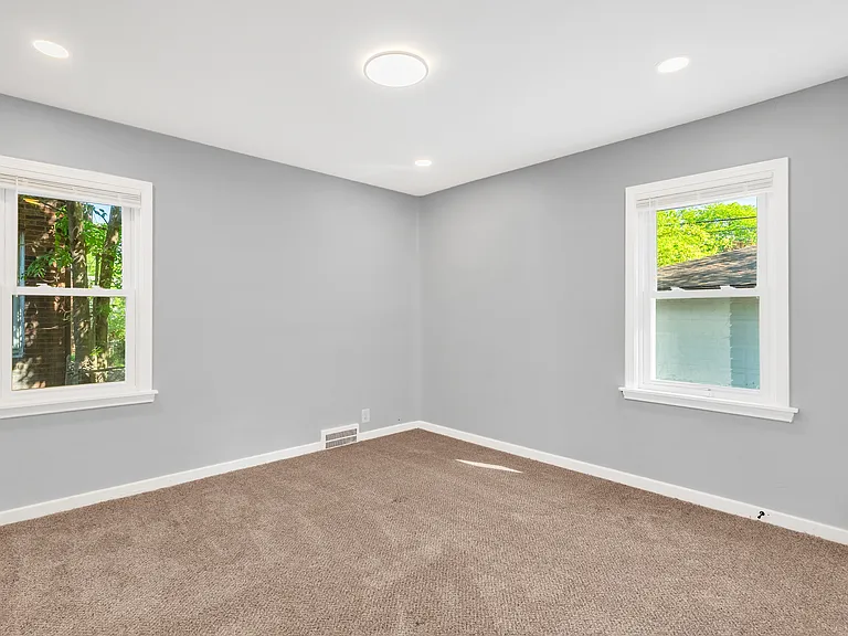 9973 E Outer Dr — Photo 28