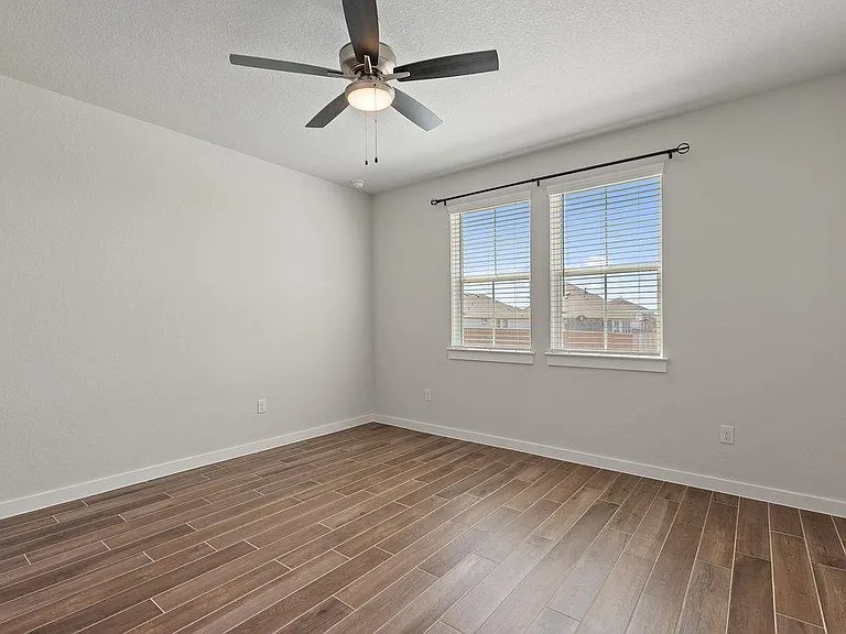 368 Banff Dr — Photo 16