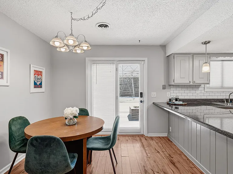 Dining/Kitchen