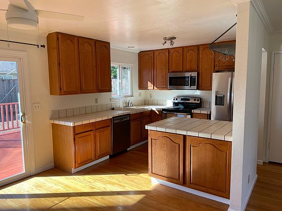 3rd image of 4404 Tilbury Dr