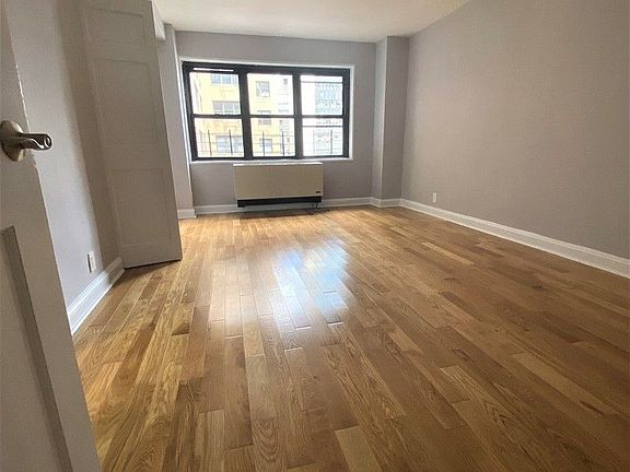 4th image of 305 E 47th St #12A