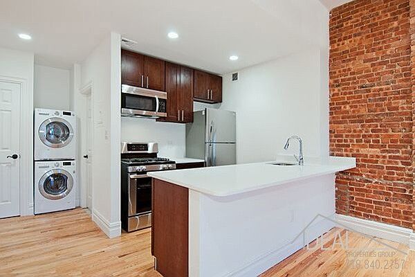 1st image of 146 Willow St APT 2