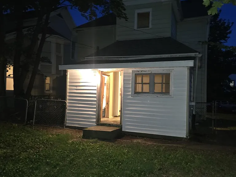 520 E Rose St — Photo 11