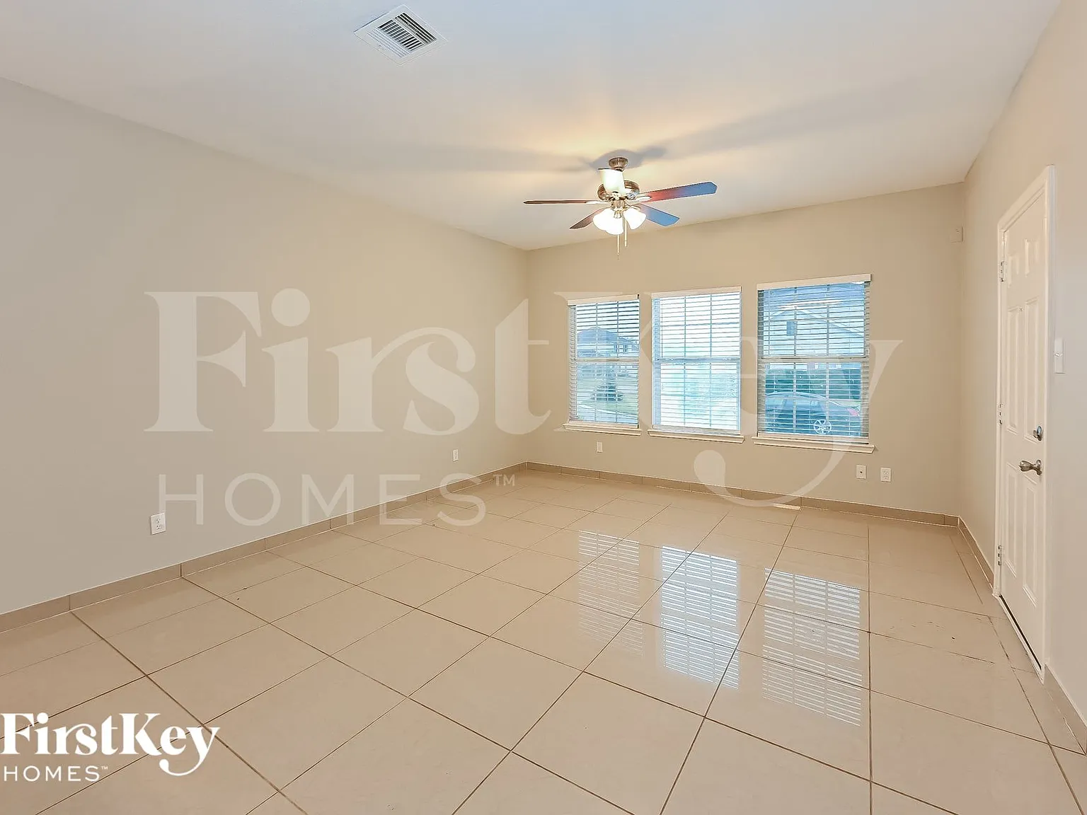 3 bed, 2.0 bath, 1676 sqft, $2,145 — Photo 2